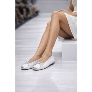 Pinwheels White Leather Ballet Flats Bow Detail Women 8.5 B New Without Box